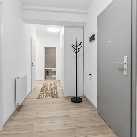 D&a With Private Parking Apartment