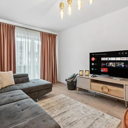 D&a With Private Parking Apartment
