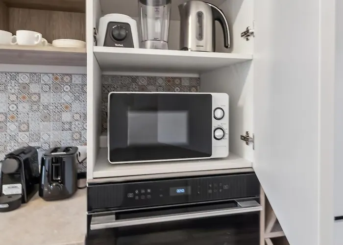 D&a With Private Parking