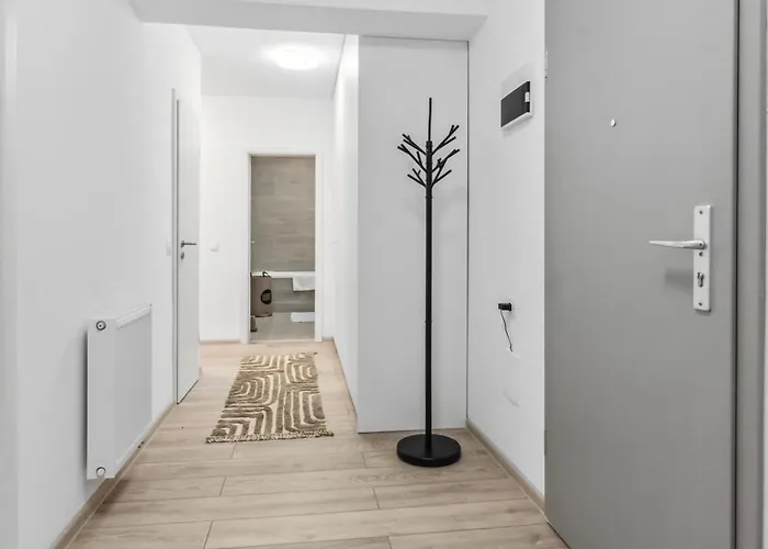 D&a With Private Parking Apartment