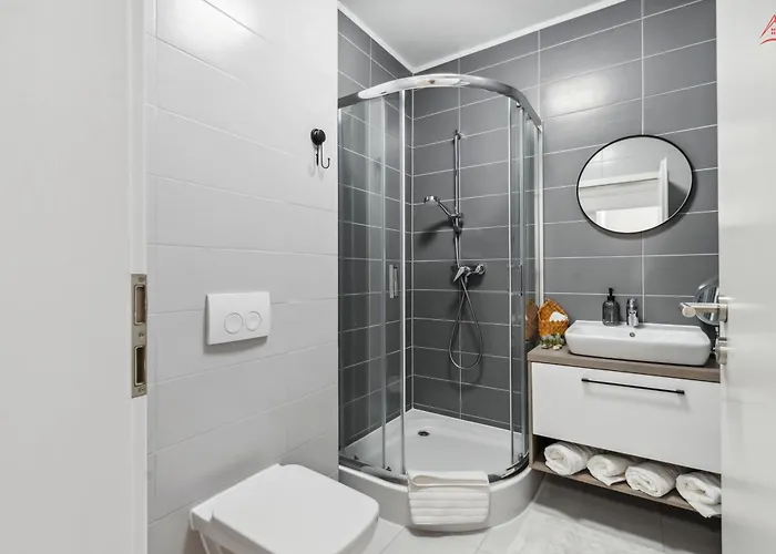 D&a With Private Parking Apartment